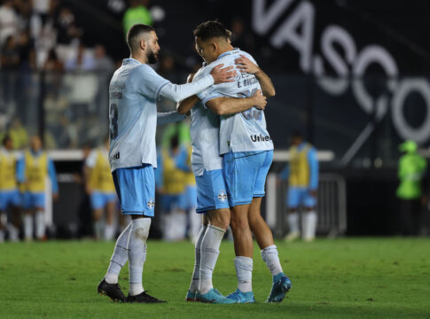 vasco-sai-na-frente,-mas-gremio-corre-atras-e-empata-em-sao-januario