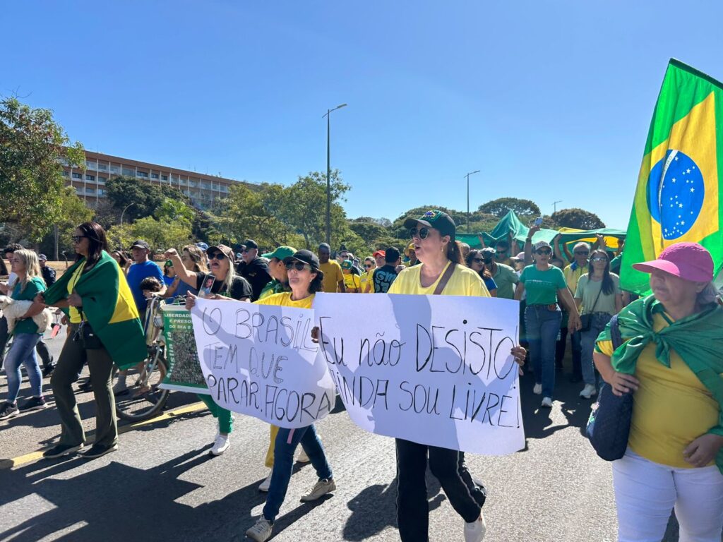 direita-faz-ato-em-brasilia-apos-operacao-da-pf-contra-bolsonaro