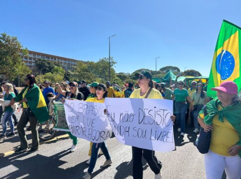 direita-faz-ato-em-brasilia-apos-operacao-da-pf-contra-bolsonaro