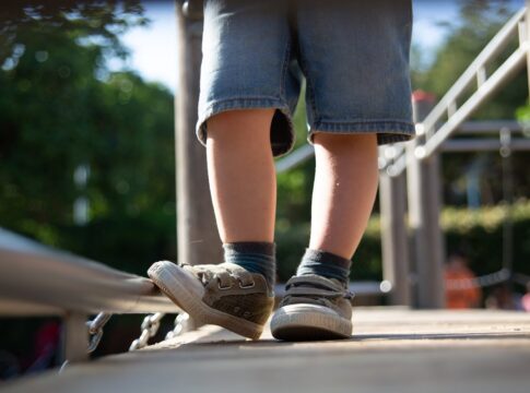 por-que-algumas-pessoas-com-autismo-andam-de-forma-diferente?