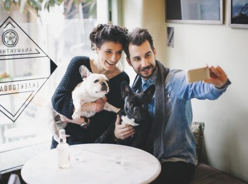 58%-dos-solteiros-ja-curtiram-alguem-por-ver-foto-de-pet-no-perfil