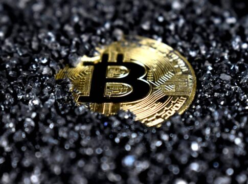 mercado-de-criptomoedas-dispara-e-chega-a-us$-4-trilhoes-pela-1a-vez