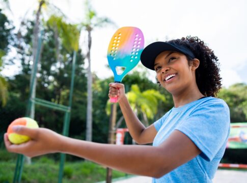 beach-tennis:-expert-lista-beneficios-da-pratica-para-a-saude-mental