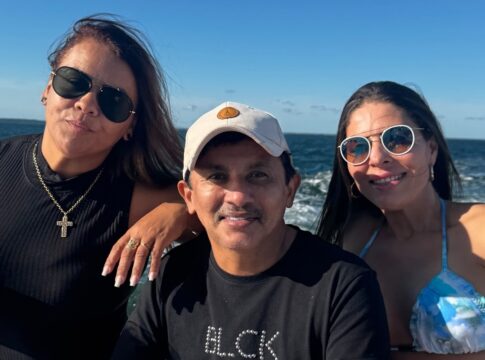 apos-separacao,-manoel-gomes-curte-passeio-de-lancha-com-mulheres