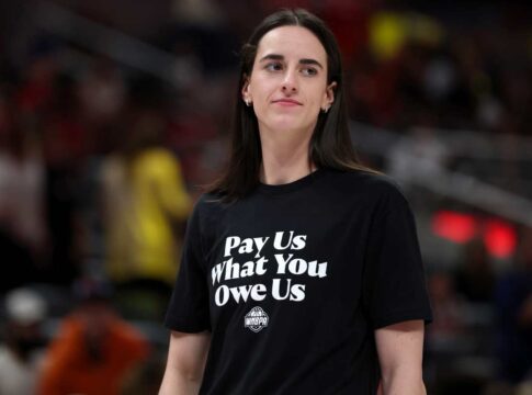 atletas-da-wnba-fazem-protesto-por-igualdade-salarial-com-camisetas