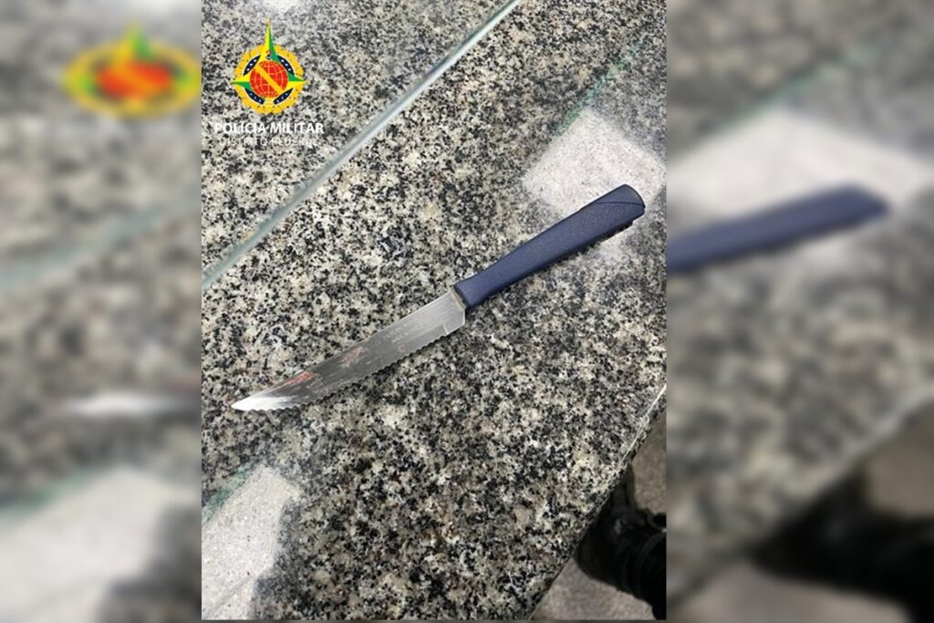 mulher-usa-faca-de-serra-para-atacar-companheiro-apos-briga-em-bar