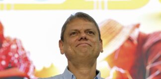 em-evento-do-agro,-tarcisio-critica-tarifaco-de-trump-e-cutuca-lula