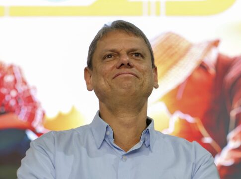 em-evento-do-agro,-tarcisio-critica-tarifaco-de-trump-e-cutuca-lula