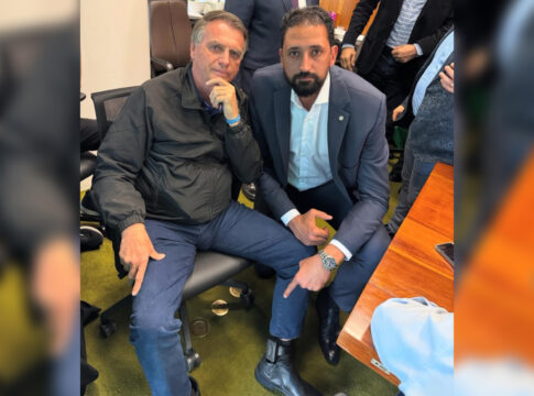 bolsonaro-exibe-tornozeleira-ao-lado-de-deputado-do-pl;-veja-foto