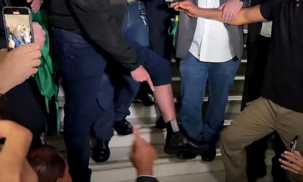 saiba-quem-vai-monitorar-a-tornozeleira-de-bolsonaro-em-tempo-real