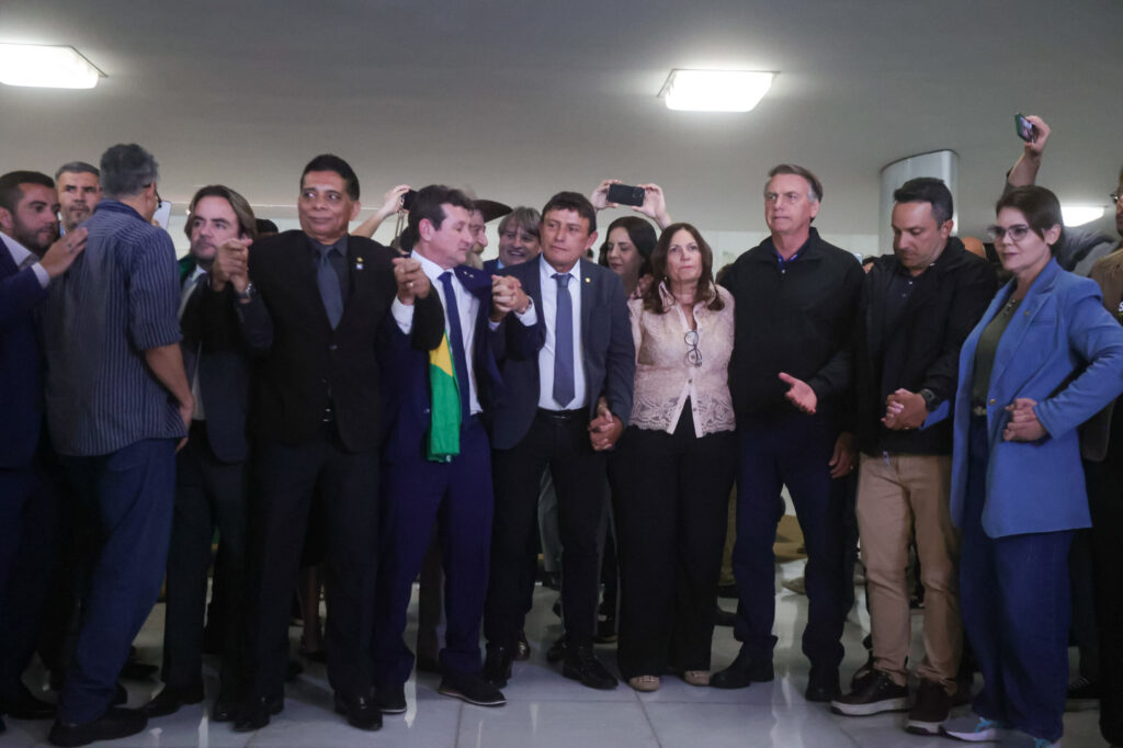 apos-o-recesso,-pl-quer-insistir-em-anistia-e-fim-do-foro-privilegiado