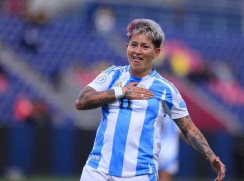 copa-america-feminina:-argentina-vence-o-peru-e-se-aproxima-das-semis