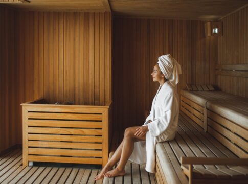 uso-de-sauna-pode-elevar-os-niveis-de-energia-e-felicidade,-diz-estudo