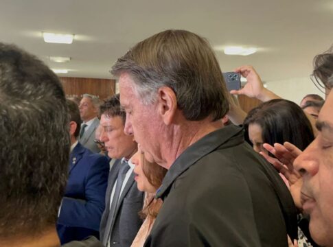 em-defesa-de-bolsonaro,-ex-assessor-de-trump-provoca-moraes