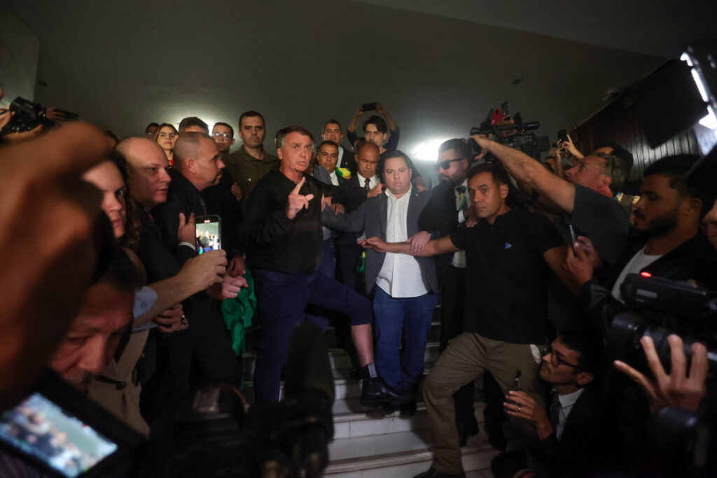 lider-do-pt-pede-prisao-de-bolsonaro-apos-fala-da-tornozeleira