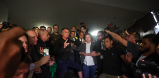 lider-do-pt-pede-prisao-de-bolsonaro-apos-fala-da-tornozeleira