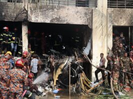 sobe-para-27-o-numero-de-mortos-em-acidente-de-aviao-em-bangladesh