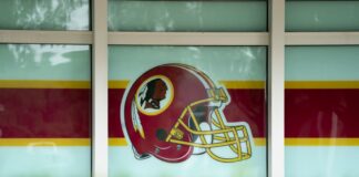 trump-ameaca-time-da-nfl-e-demanda-retorno-de-nome-considerado-racista