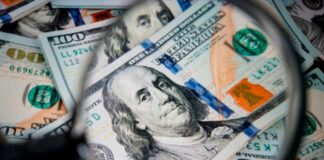 dolar-e-bolsa-fecham-estaveis-em-dia-de-tregua-de-trump-com-tarifaco