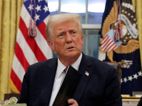 trump-anuncia-acordo-comercial-com-indonesia,-membro-pleno-do-brics