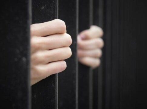 medico-e-condenado-a-43-anos-por-estuprar-mulheres-com-cancer-em-mg