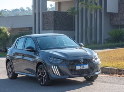 stellantis-anuncia-recall-de-carros-da-peugeot-por-risco-de-incendio