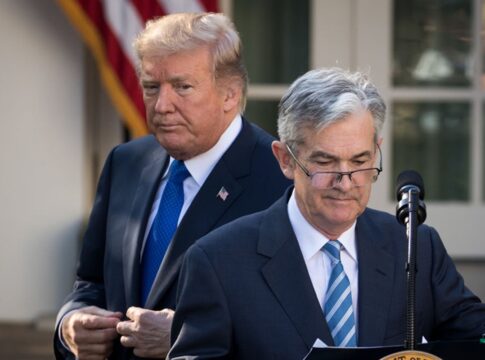 trump-volta-a-atacar-powell-e-pede-corte-de-juros:-“sujeito-teimoso”