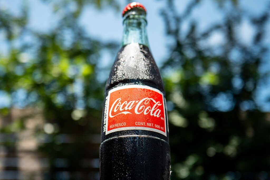 coca-cola-troca-xarope-por-acucar-da-cana:-saiba-se-isso-afeta-a-saude