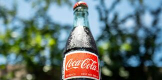 coca-cola-troca-xarope-por-acucar-da-cana:-saiba-se-isso-afeta-a-saude