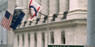 eua:-acordo-com-japao-e-avanco-em-negociacao-com-ue-impulsionam-bolsas