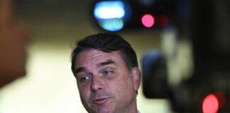 flavio-bolsonaro:-todo-governador-sonha-em-ter-eduardo-como-secretario