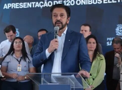“mentirosa”:-nunes-volta-a-atacar-enel-em-entrega-de-onibus-eletricos