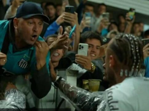video:-neymar-discute-com-torcedor-apos-derrota-do-santos-na-vila