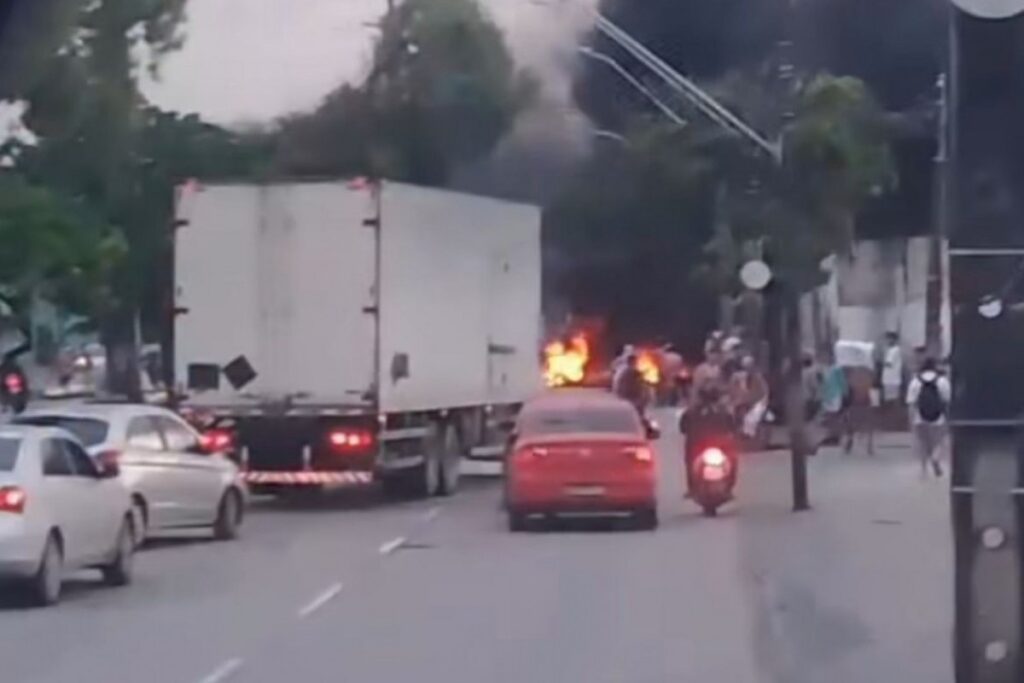 pe:-familia-denuncia-morte-de-bebe-em-hospital-e-protesta-fechando-via