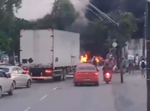 pe:-familia-denuncia-morte-de-bebe-em-hospital-e-protesta-fechando-via