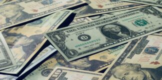 dolar-abre-estavel-com-visita-de-trump-ao-fed-e-juros-na-europa