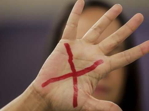 mortes-intencionais-caem-5,4%-no-pais-em-2024;-feminicidios-sobem-19%