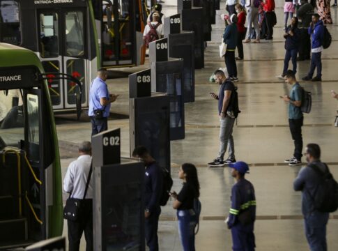 pesquisa-identifica-20,5-milhoes-de-brasileiros-sem-acesso-a-internet