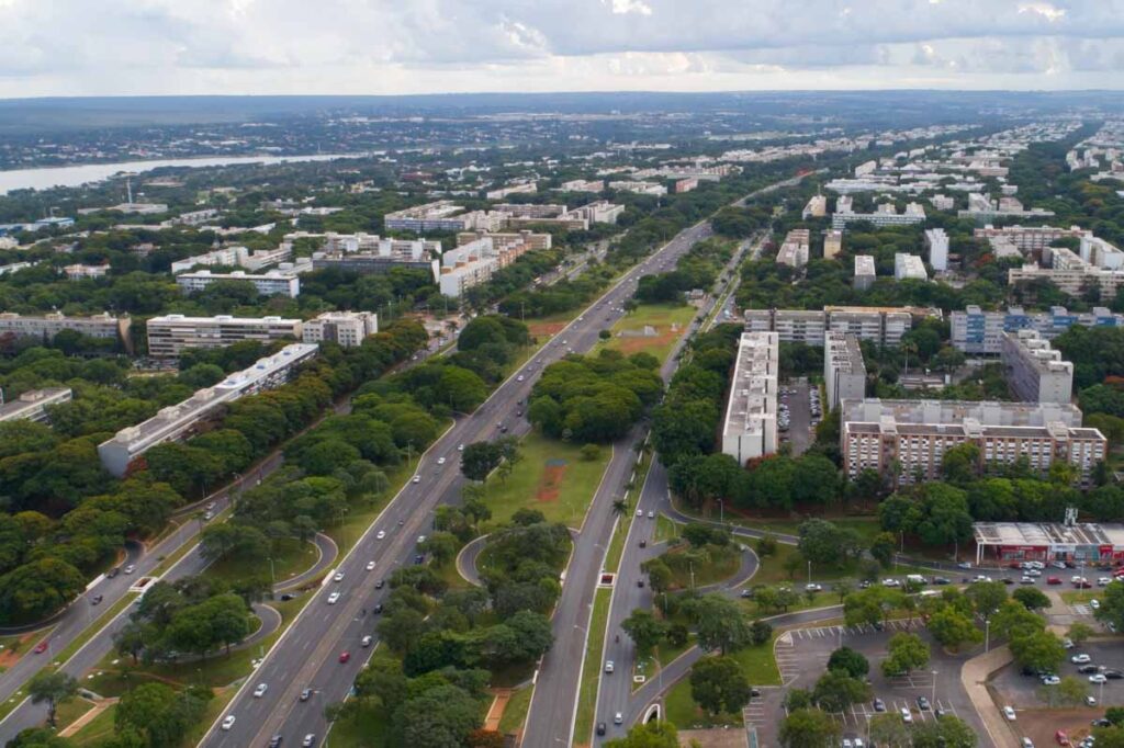 ibaneis-veta-projeto-que-cria-politica-de-arborizacao-urbana-no-df