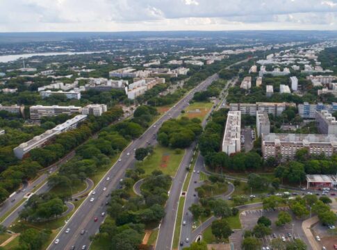 ibaneis-veta-projeto-que-cria-politica-de-arborizacao-urbana-no-df