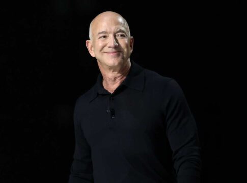 jeff-bezos,-3o-mais-rico-do-mundo,-vende-us$-1,5-bi-em-acoes-da-amazon