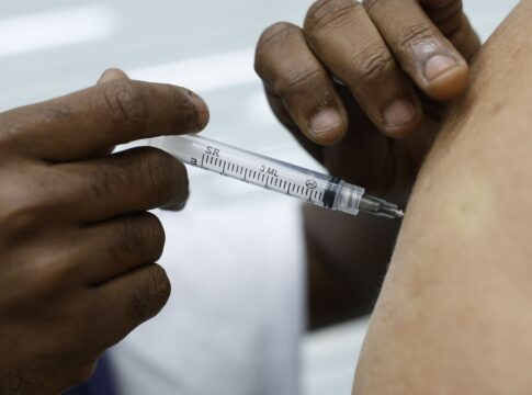 casos-de-sindrome-respiratoria-aguda-grave-caem-no-pais,-diz-fiocruz