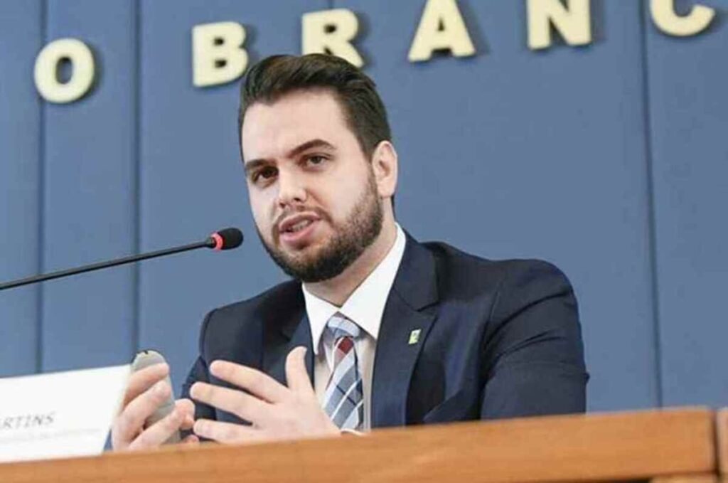 filipe-martins-errou-propria-idade-no-stf-de-proposito,-diz-defesa