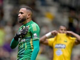 video:-everson-pega-dois-penaltis,-marca-e-classifica-o-galo-na-sula