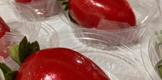 confeiteira-ensina-a-fazer-o-caramelo-perfeito-do-morango-do-amor