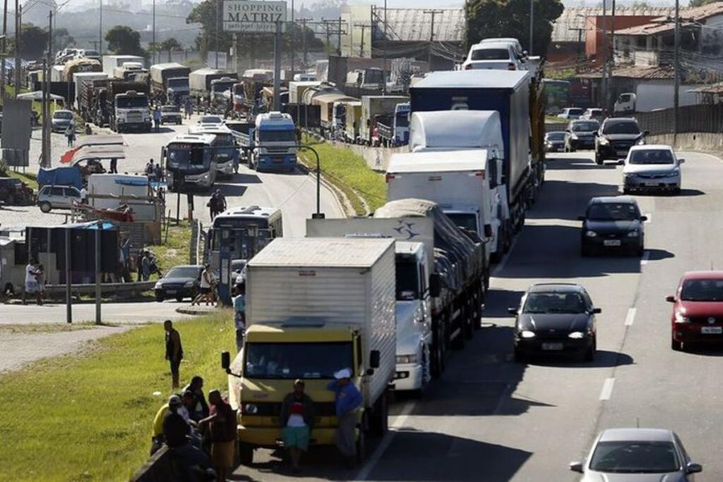 empresa-tera-de-pagar-r$-500-mil-a-caminhoneiro-que-recebia-“por-fora”