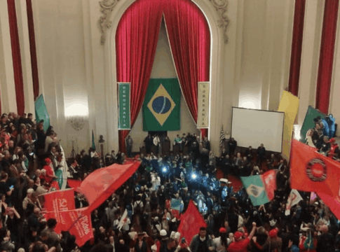 ato-na-usp-defende-soberania-nacional-e-confronta-tarifaco-de-trump