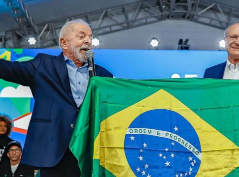 lula-chama-trump-“para-conversar”-e-reafirma-que-brasil-tenta-negociar