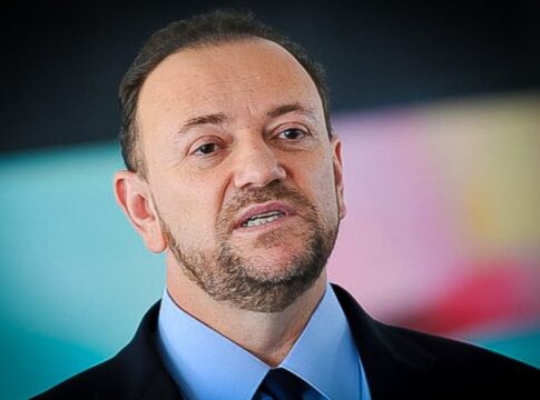 presidente-do-pt-diz-que-trump-impoe-“agenda-autoritaria”-ao-brasil