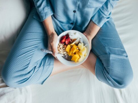 descubra-duas-frutas-saborosas-que-ajudam-a-pegar-no-sono-mais-rapido